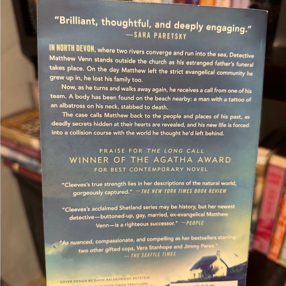 Paperback book bundle - Picture 3 of 9